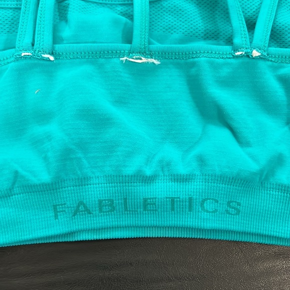 Fabletics sports top. Teal color, in great condition. - Picture 5 of 5